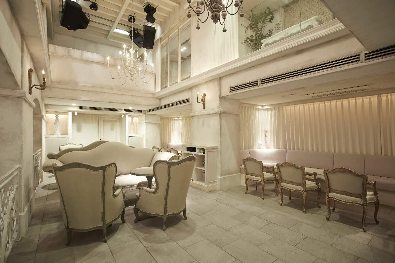 MAIN　LOUNGE